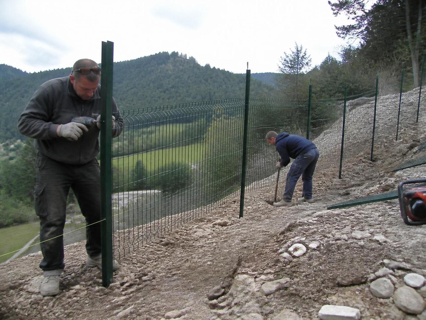 découvrez comment clôturer efficacement votre terrain avec du grillage rigide en évitant les erreurs courantes. nos conseils pratiques pour réussir votre installation en toute sérénité.