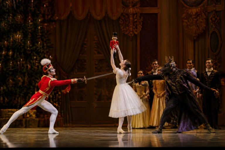 découvrez l'histoire du ballet casse-noisette, ses origines fascinantes et un résumé simple pour mieux comprendre ce conte classique et magique.