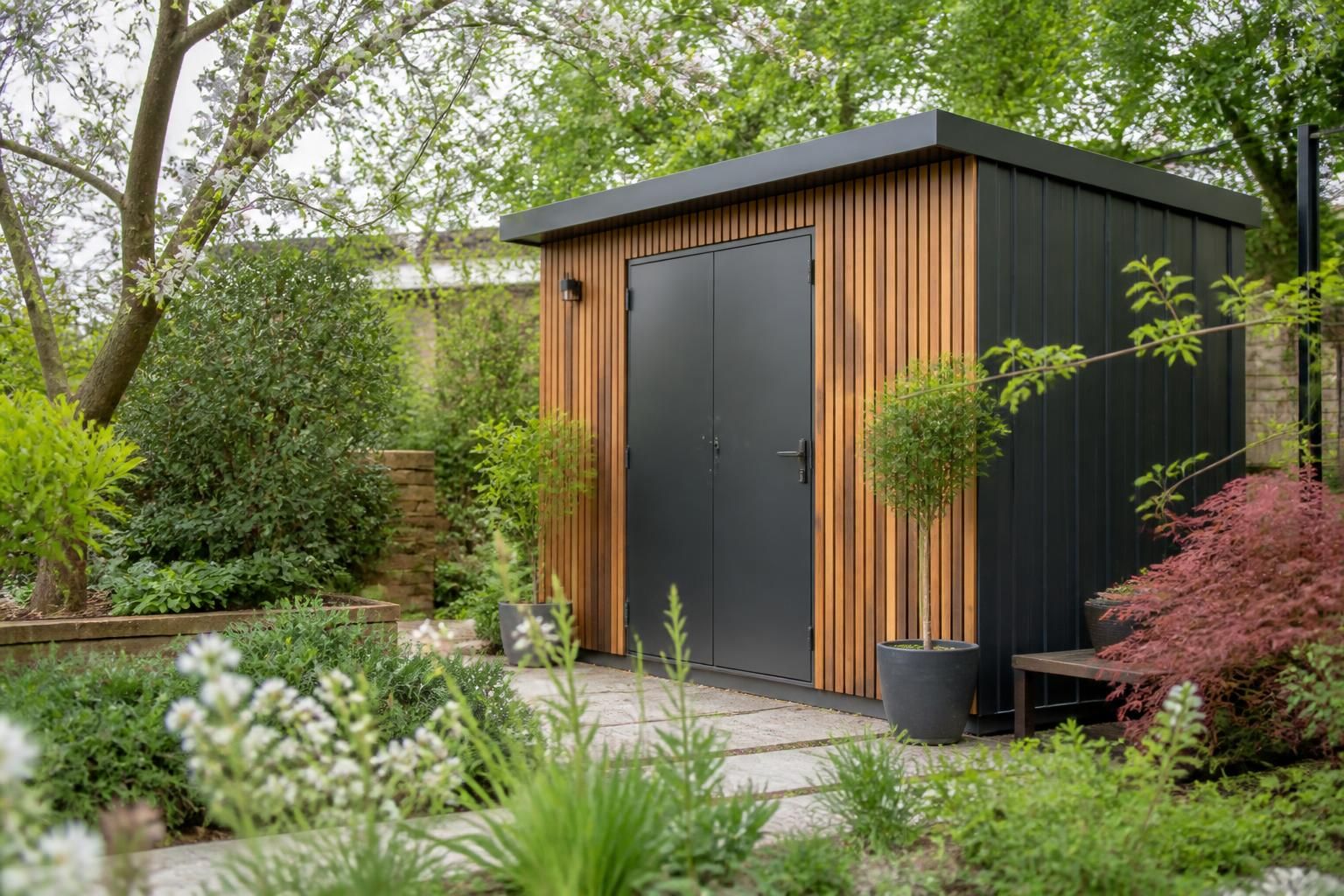 découvrez comment choisir l'abri de jardin idéal pour vos besoins grâce à nos conseils pratiques sur les matériaux, les tailles et les styles.