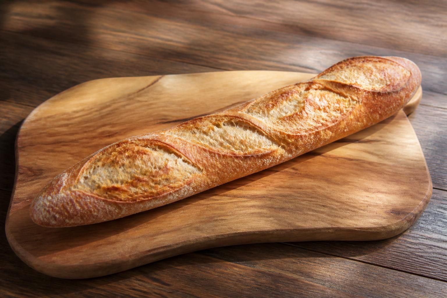 découvrez combien de calories contient une baguette de pain traditionnelle et apprenez à intégrer ce classique de la boulangerie dans votre alimentation équilibrée.