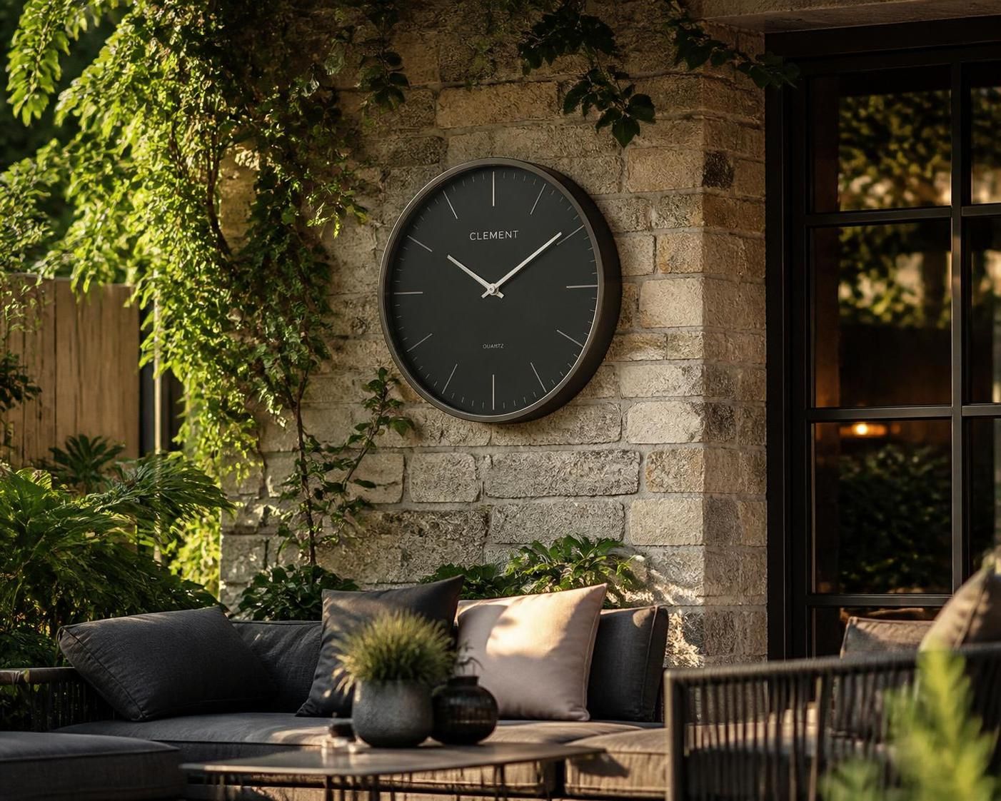 découvrez comment intégrer une horloge murale à votre décor extérieur pour combiner élégance et fonctionnalité, en apportant style et praticité à votre espace extérieur.