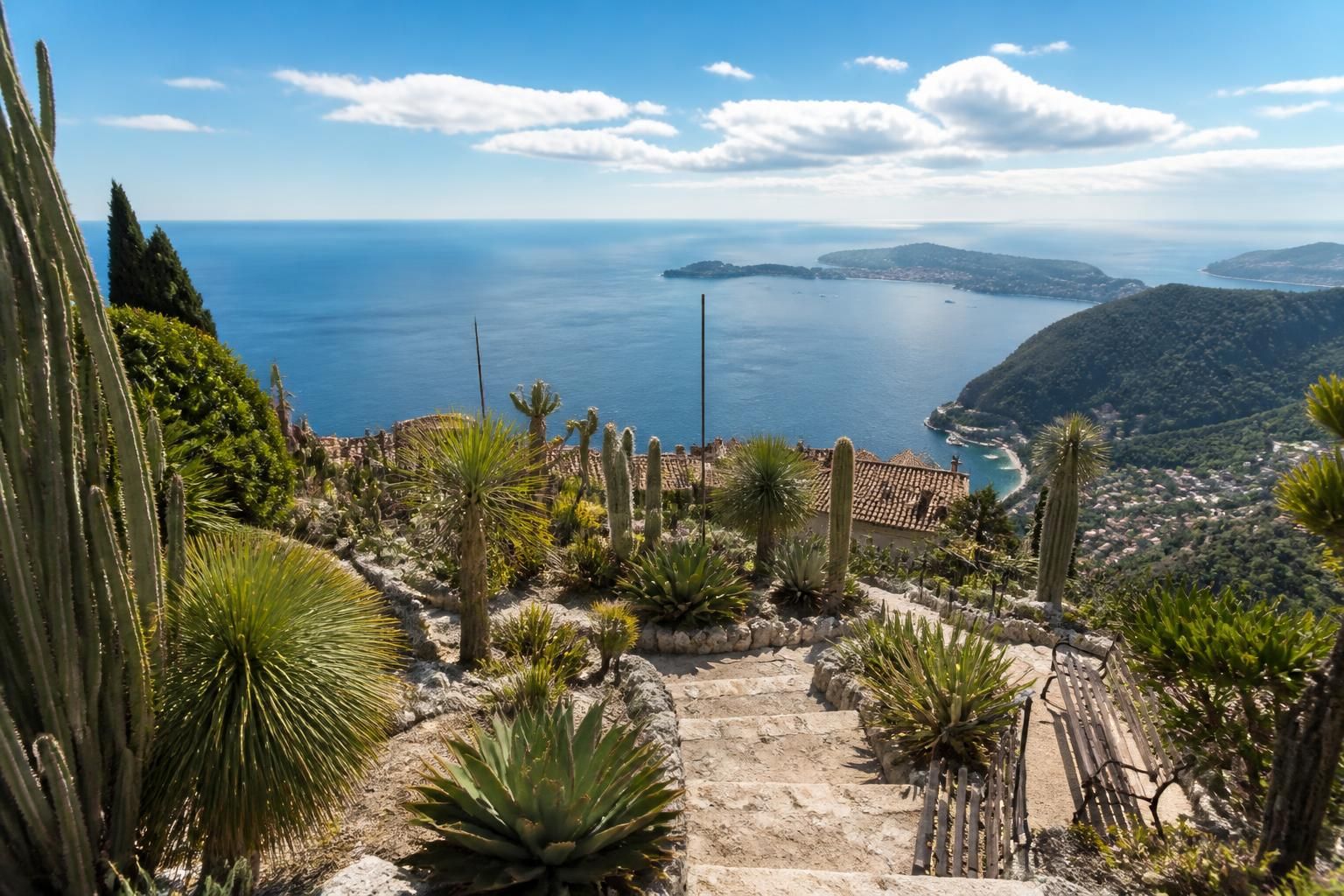 découvrez le jardin exotique d’eze, une oasis méditerranéenne offrant une vue panoramique spectaculaire sur la côte d’azur, idéale pour une escapade nature et détente.