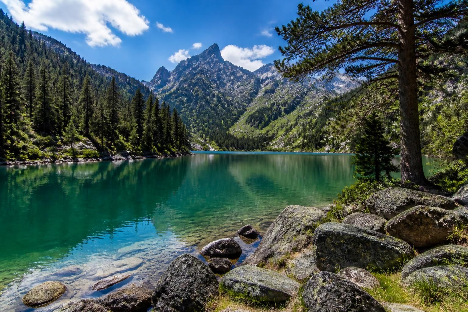 découvrez le lac des pyrénées, un lieu exceptionnel alliant nature préservée et aventures passionnantes pour toute la famille.