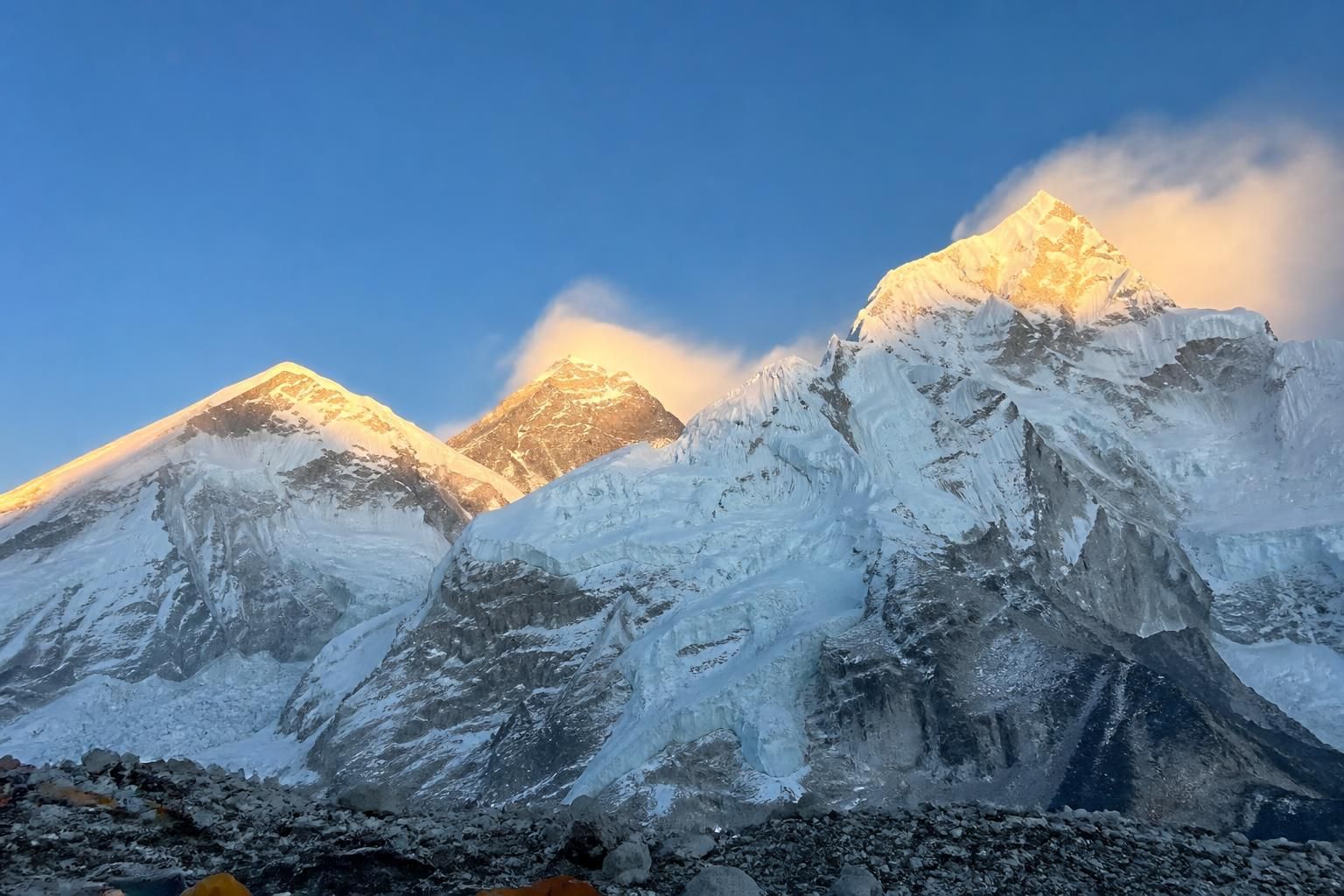 découvrez quelle est la montagne la plus haute du monde, les méthodes pour la mesurer avec précision, et les critères qui définissent son altitude réelle.