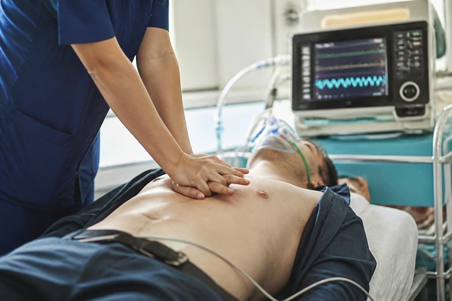 découvrez comment choisir la musique au rythme idéal pour accompagner un massage cardiaque et maximiser vos chances de sauver une vie.