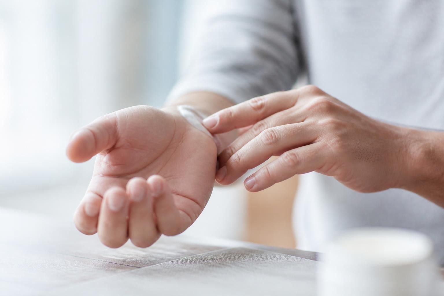 découvrez notre pommade miracle pour tendinites, offrant une efficacité optimale et des conseils d'utilisation pour un soulagement rapide et durable.