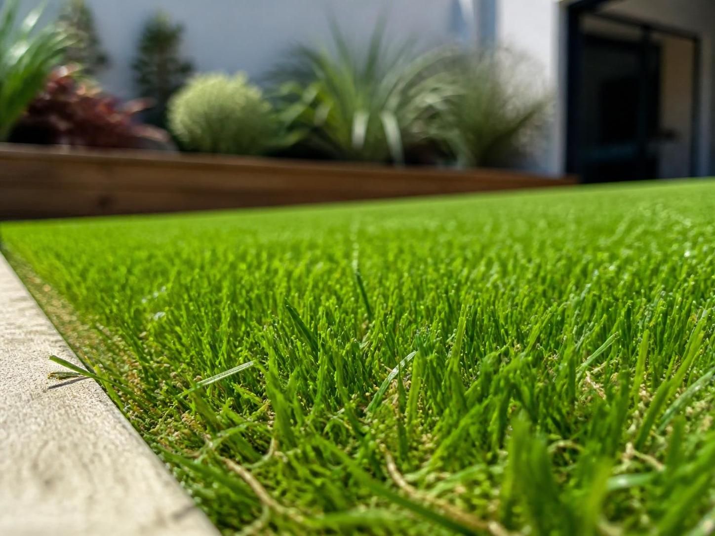 découvrez les avantages d'une pelouse synthétique pas chère pour embellir votre jardin tout en économisant temps et argent.