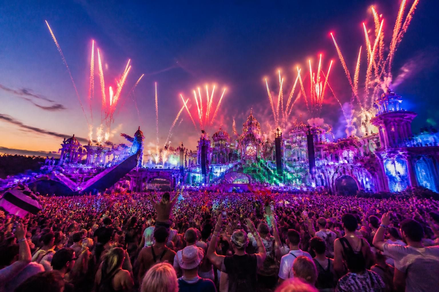 découvrez le prix pour assister à tomorrowland en 2026, les différentes options de billets, et comment préparer votre expérience unique au plus grand festival de musique électronique.