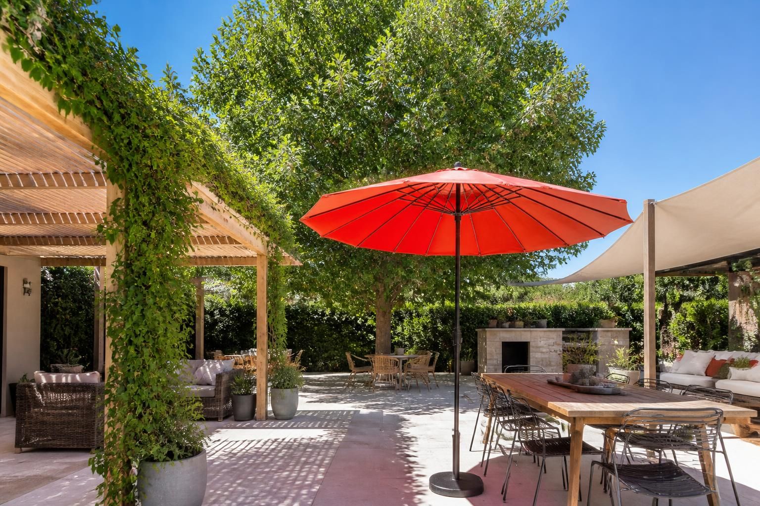 découvrez 4 astuces malines pour créer de l'ombre avec style et profiter de votre terrasse au frais tout l'été.